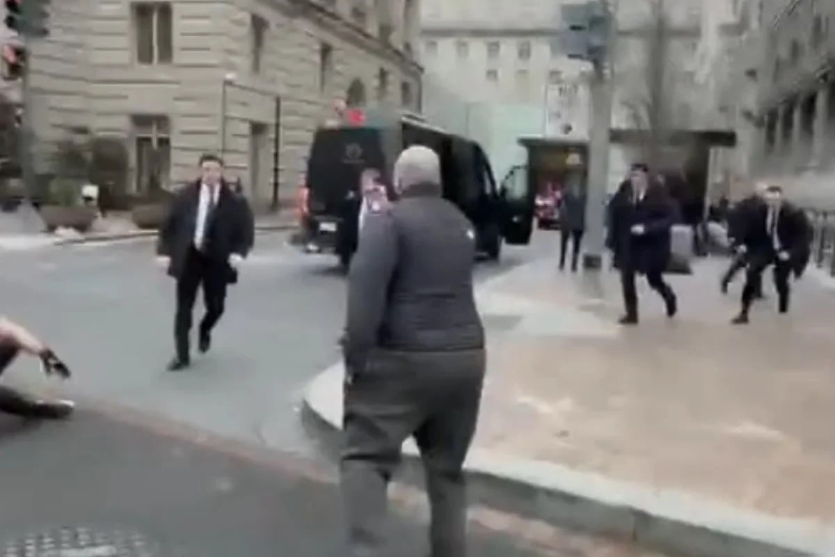 Prezidentin qaldığı hotelə hücum edənlər kimlərdir? - Qərb demokratiyasının əsl üzü - VİDEO