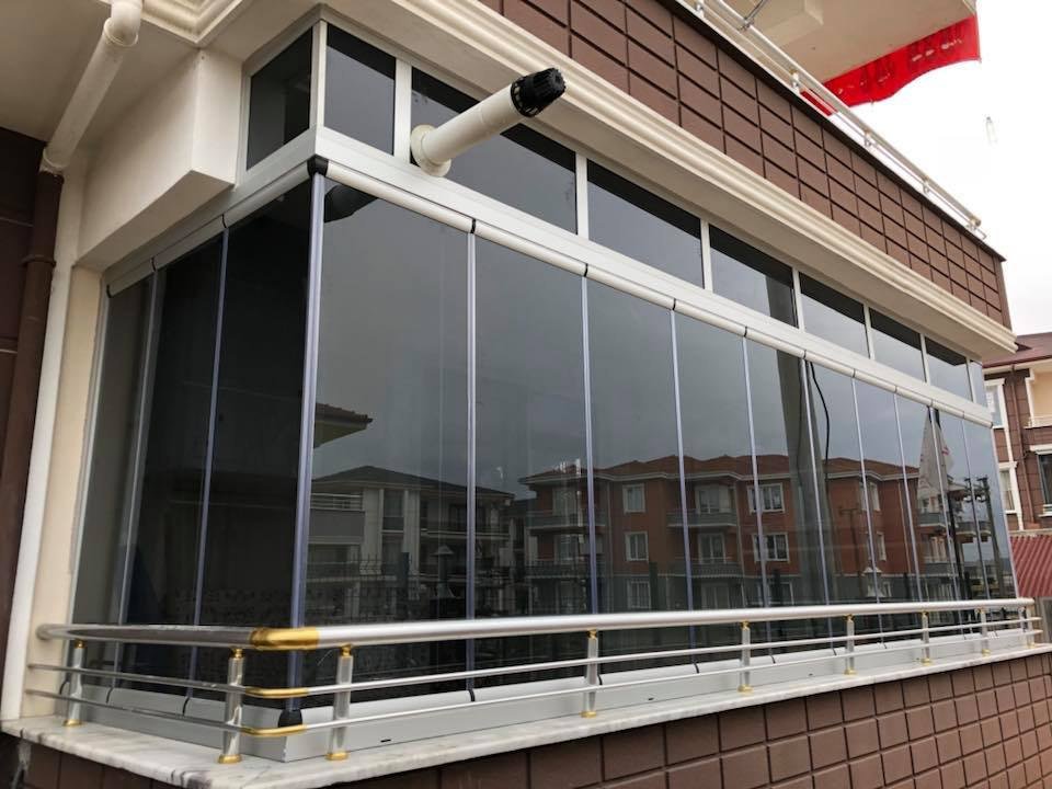 Binaların cam balkon &ldquo;epidemiyası&rdquo; &ndash; Şəhər memarlığına müdaxilə sayılırmı?