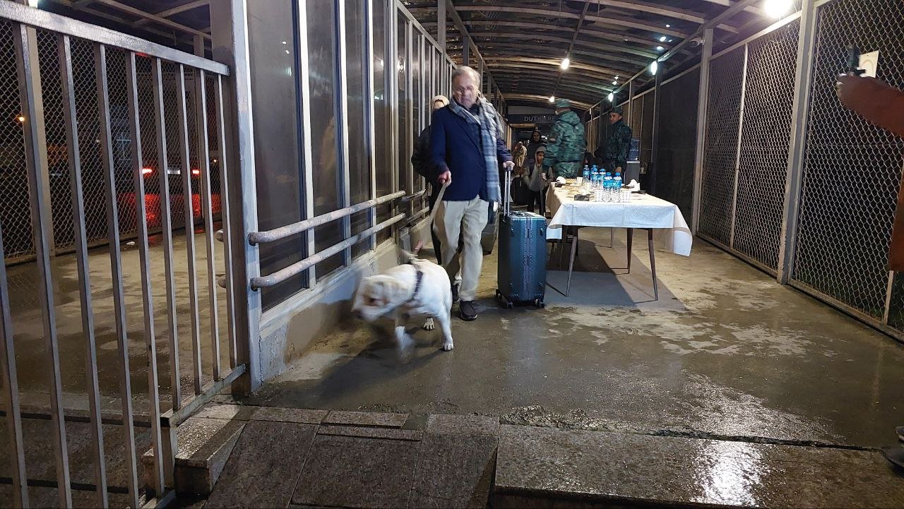 İrandan Azərbaycana xarici vətəndaşların təxliyəsi davam edir - FOTO - foto 2