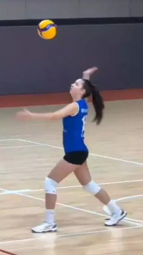 “İmparator”un 12 yaşlı qızı 1.80 m boyu ilə təəccübləndirdi – FOTO - foto 1