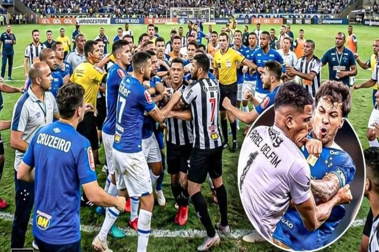 Braziliyada 23 futbolçu meydandan QOVULDU - VİDEO
