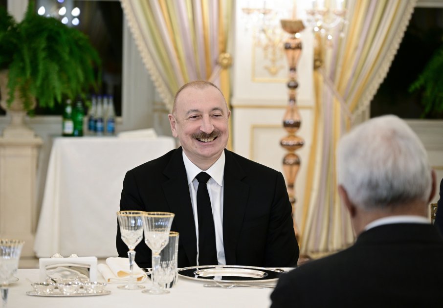 Prezidentin Aİ Şurasının Prezidenti ilə rəsmi nahar əsnasında geniş tərkibdə görüşü olub - FOTO - foto 2