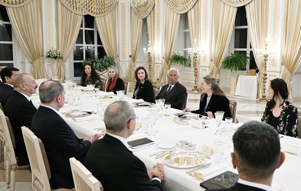 Prezidentin Aİ Şurasının Prezidenti ilə rəsmi nahar əsnasında geniş tərkibdə görüşü olub - FOTO - foto 3