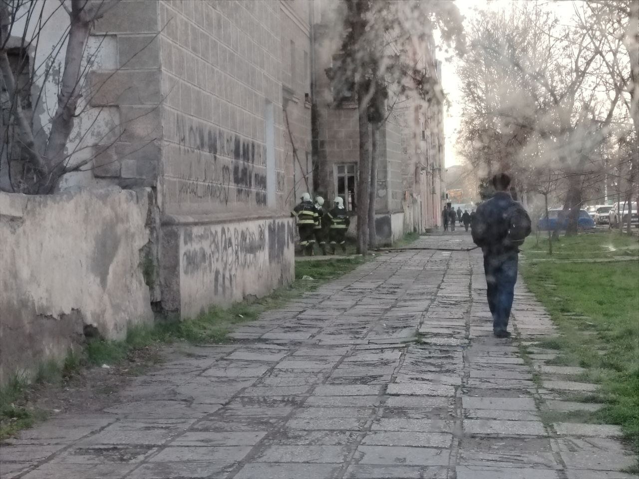 Yevlaxda yaşayış binasında YANĞIN OLUB - FOTO - foto 1