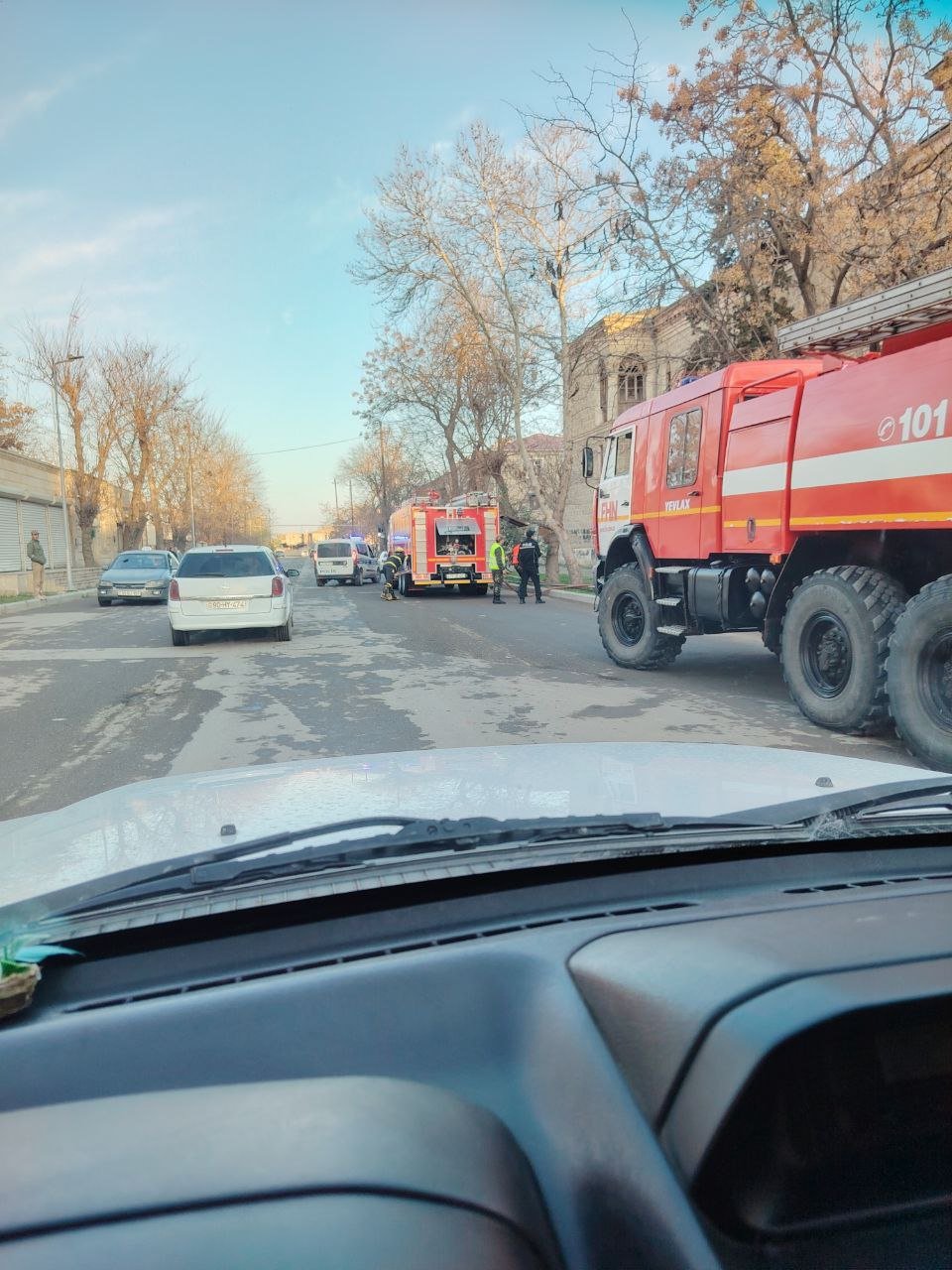 Yevlaxda yaşayış binasında YANĞIN OLUB - FOTO - foto 2