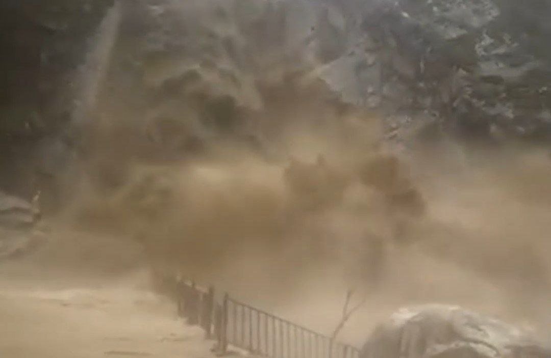 Güclü leysan yağışları Mahaçqalanı su altında qoydu - VİDEO