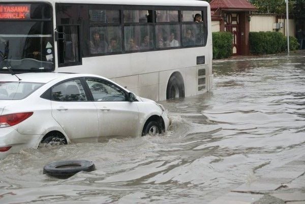 Avtomobili yağışdan ziyan görənlərin NƏZƏRİNƏ &ndash; Bu halda zərəri sığorta qarşılayacaq