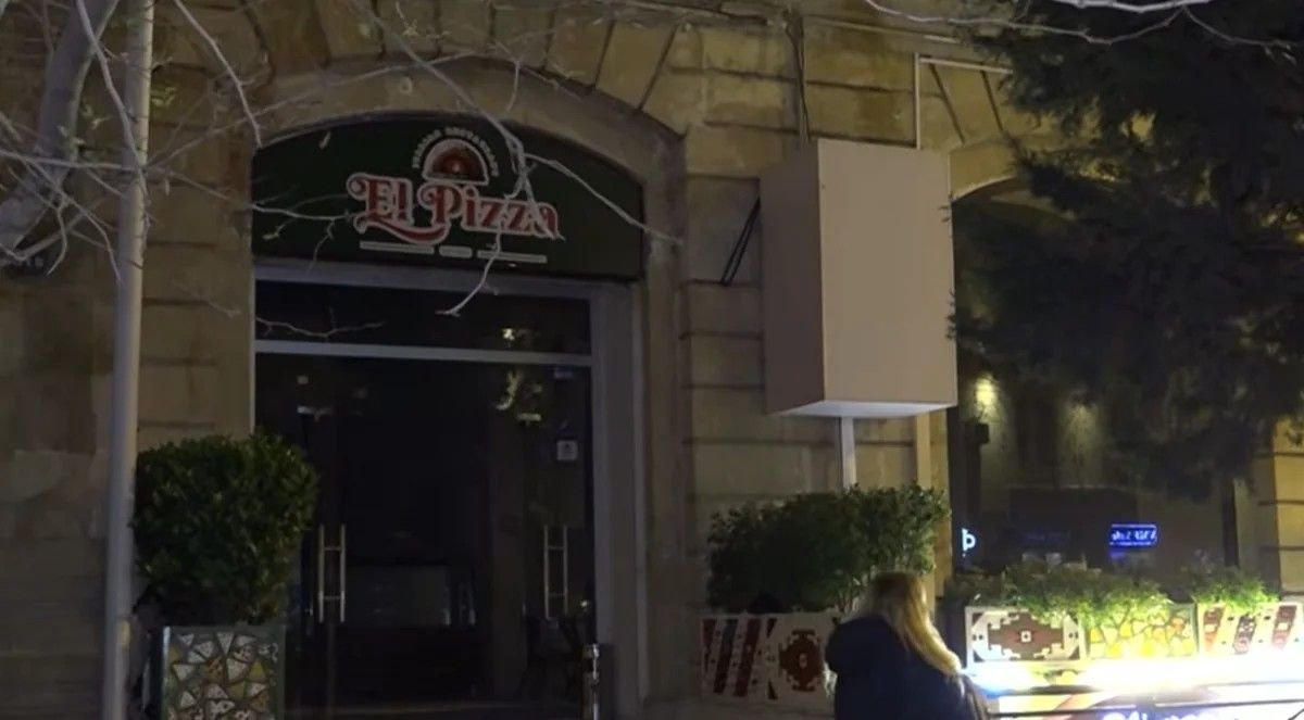 Bakının mərkəzində restoran yandı: "Dəfələrlə dedik, bağlayın buranı" - VİDEO Bakının mərkəzində restoran yandı: "Dəfələrlə dedik, bağlayın buranı" - VİDEO