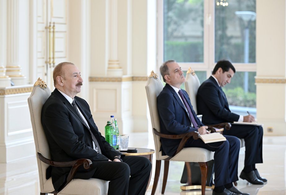 Prezident Kolumbiyanın yeni səfirini qəbul etdi – FOTO - foto 3