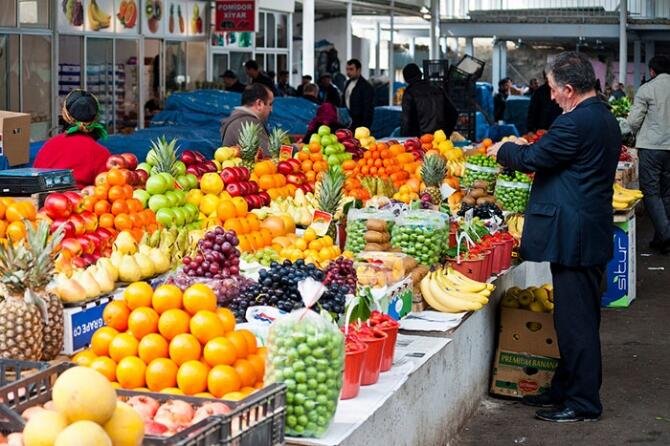 Azərbaycanda tanınmış bazar sökülür Azərbaycanda tanınmış bazar sökülür