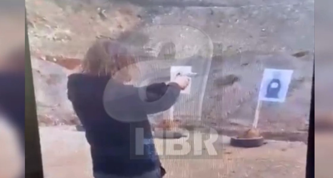 Məktəbdə silahlı hücum törədən İsanın poliqondakı görüntüləri - VİDEO