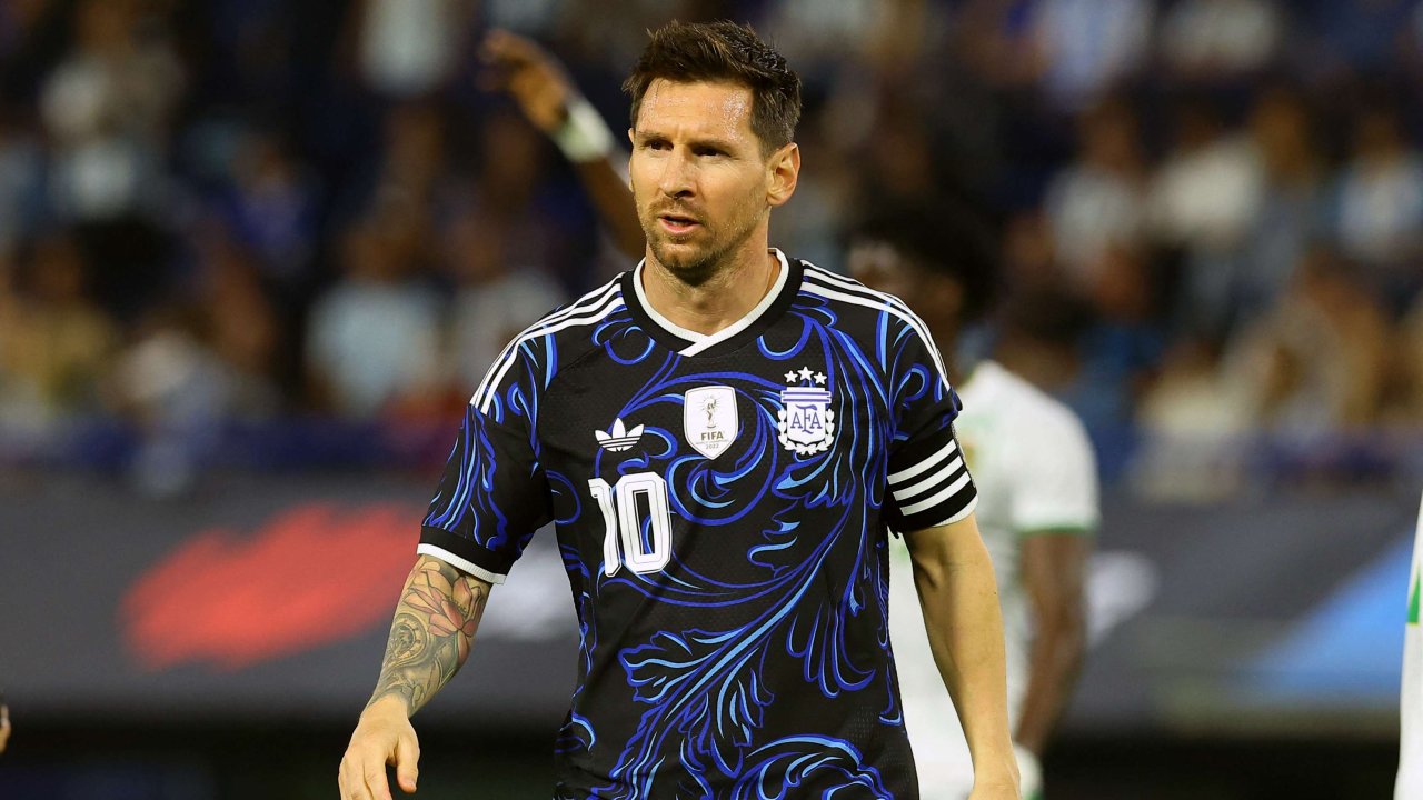 Lionel Messi klub aldı