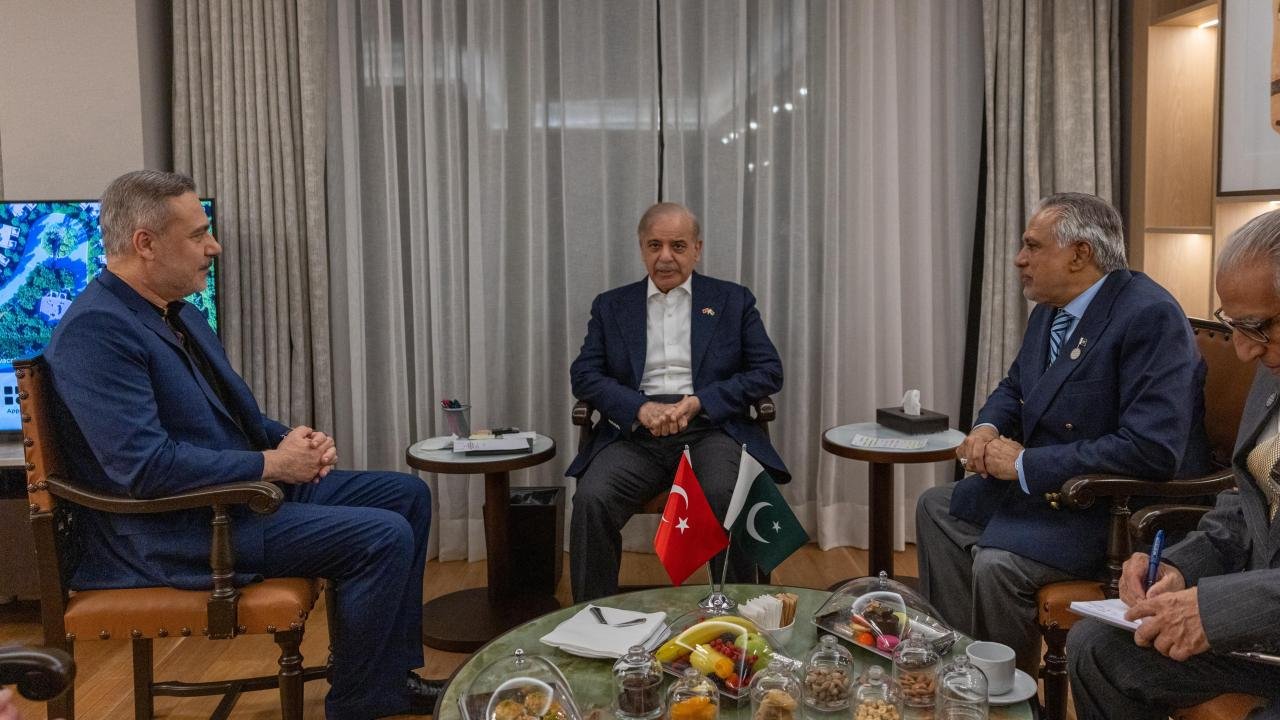 Hakan Fidan Pakistanın Baş naziri ilə görüşüb