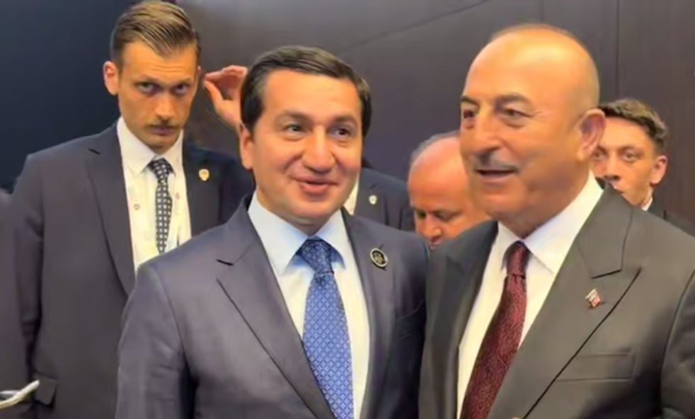 Hikmət Hacıyev və Mövlud Çavuşoğlu arasında səmimi dialoq &ndash; VİDEO