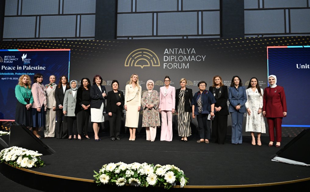 Mehriban Əliyeva Fələstinlə bağlı panel iclasda – FOTO - foto 6
