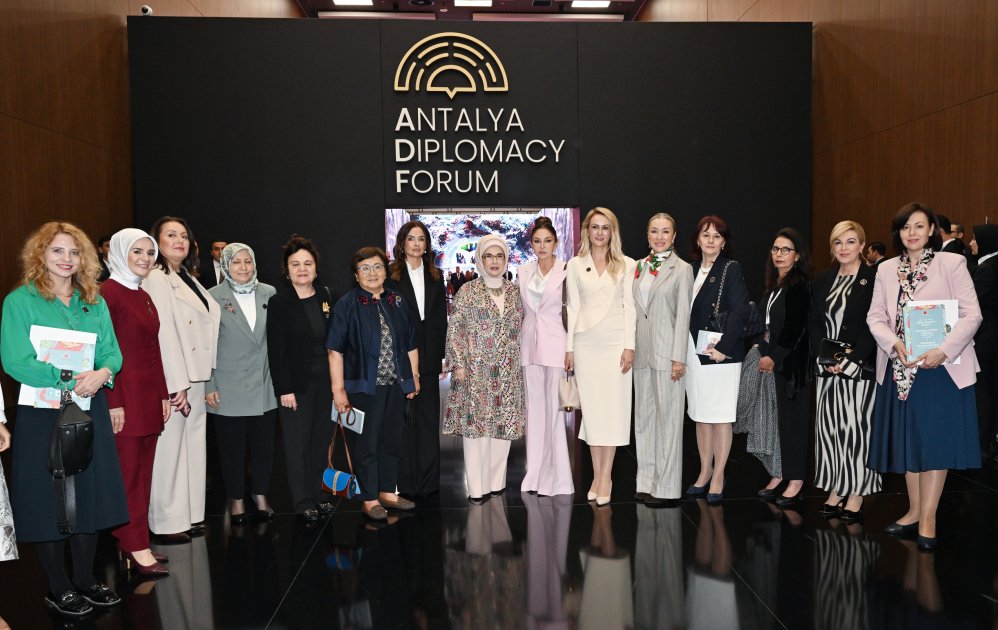 Mehriban Əliyeva Fələstinlə bağlı panel iclasda – FOTO Mehriban Əliyeva Fələstinlə bağlı panel iclasda – FOTO