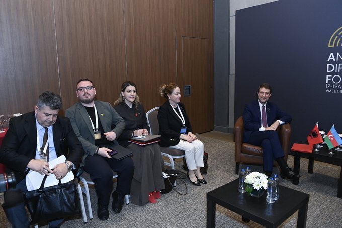Ceyhun Bayramov görüş zamanı albaniyalı həmkarını təbrik etdi - FOTO - foto 3