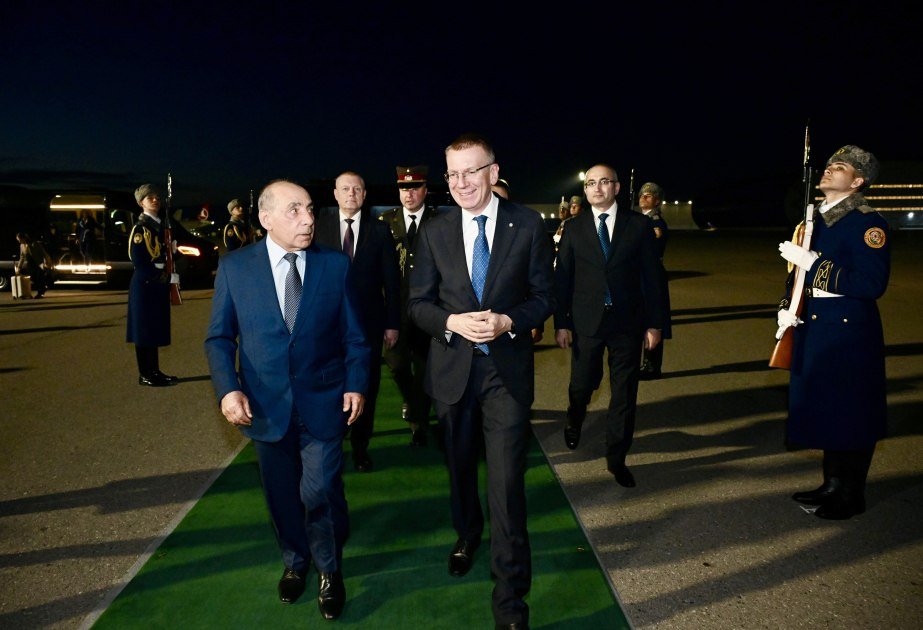 Latviya Prezidenti Azərbaycana rəsmi səfərə gəlib - FOTO Latviya Prezidenti Azərbaycana rəsmi səfərə gəlib - FOTO
