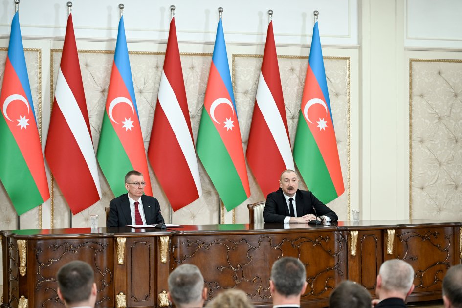 İlham Əliyev və Edqars Rinkeviçs mətbuata bəyanatlarla çıxış ediblər - FOTO/VİDEO - foto 4