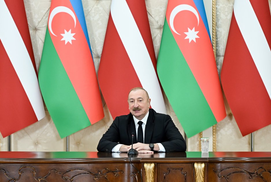 İlham Əliyev və Edqars Rinkeviçs mətbuata bəyanatlarla çıxış ediblər - FOTO/VİDEO - foto 1