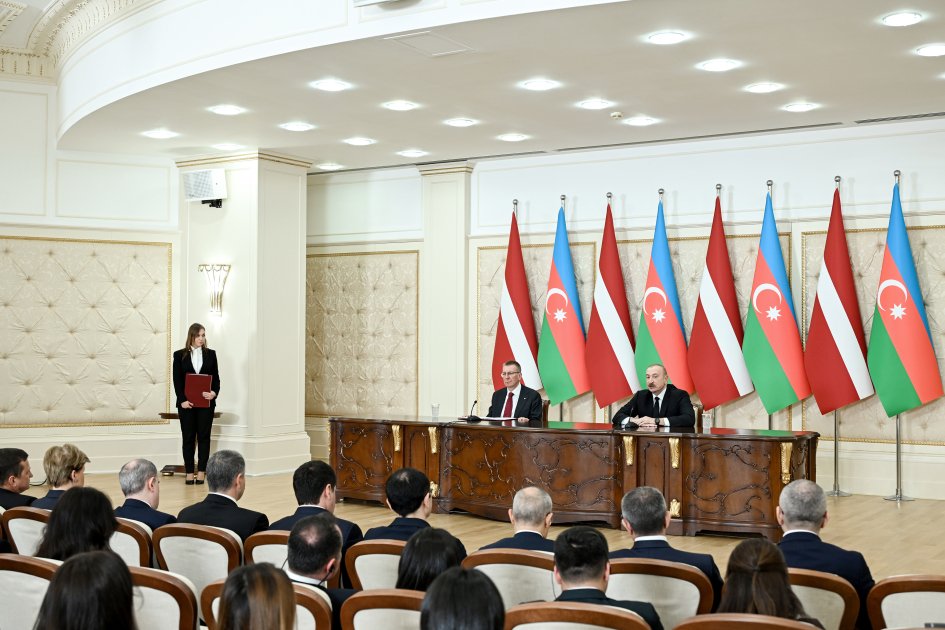 İlham Əliyev və Edqars Rinkeviçs mətbuata bəyanatlarla çıxış ediblər - FOTO/VİDEO - foto 3