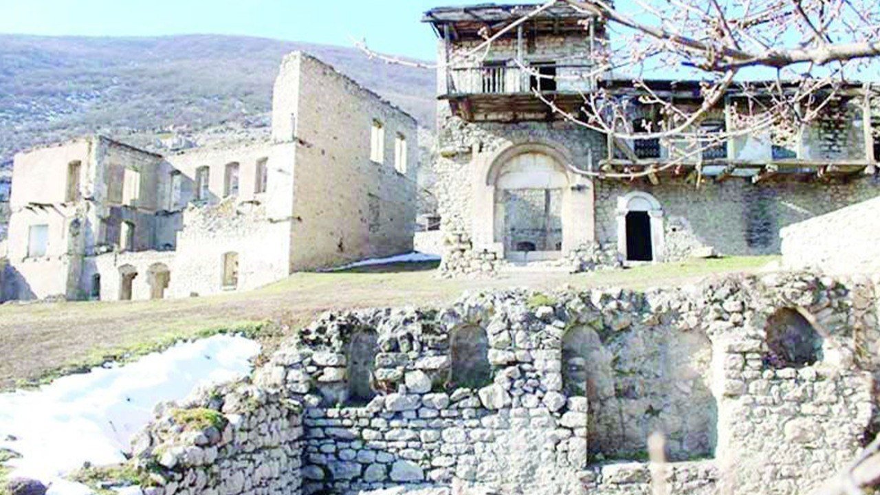 Məhv edilən tarix, saxtalaşdırılan İRS – Erməni vandalizminin izlərini daşıyan TARİXİ ABİDƏLƏRİMİZ - foto 2