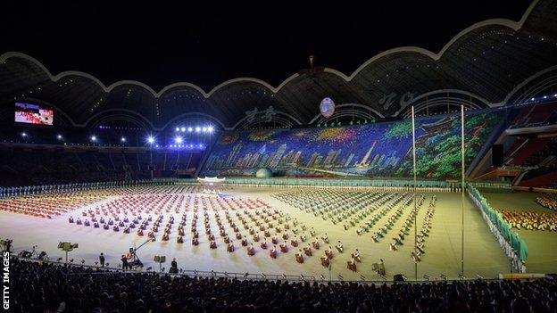 Dünyanın ən böyük stadionudur, amma futbol qadağandır - FOTO - foto 2