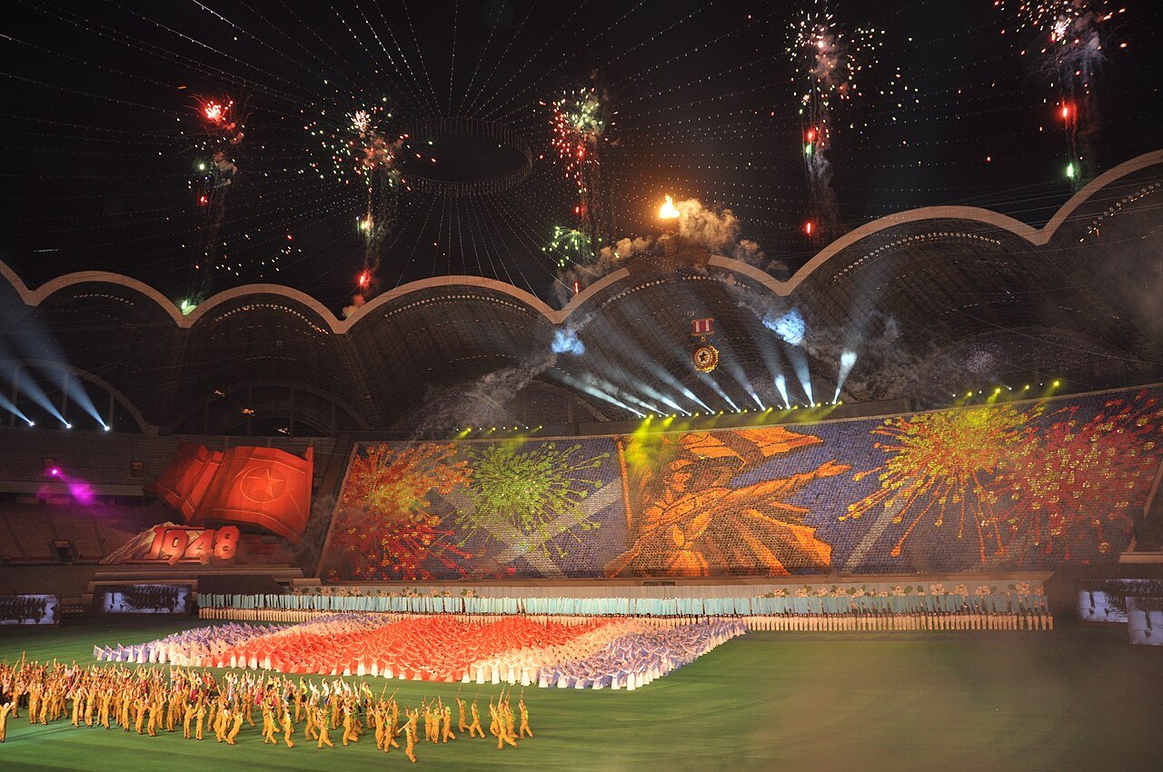 Dünyanın ən böyük stadionudur, amma futbol qadağandır - FOTO - foto 4