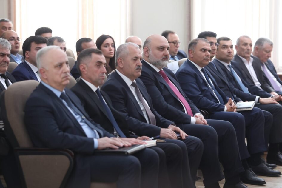 Azərbaycanda tikinti sahəsində icazə prosedurları müzakirə olunub- FOTOLAR - foto 4