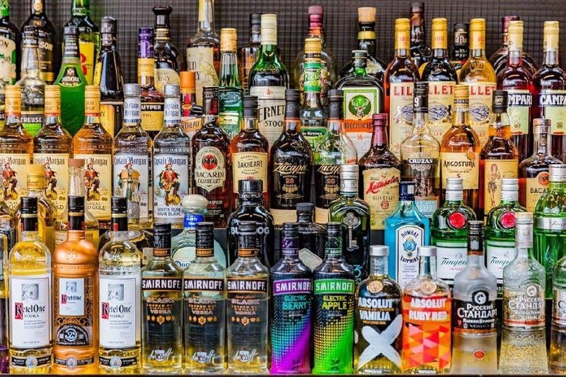 Eyni ZƏRƏR, fərqli YANAŞMA &ndash; Alkoqollu içkilərlə bağlı yeni QAYDA gəlir?