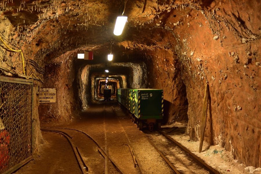 İki ölkəni birləşdirən üçmərtəbəli tunel aşkarlandı - Narkotik daşıyırmışlar – FOTO - foto 1