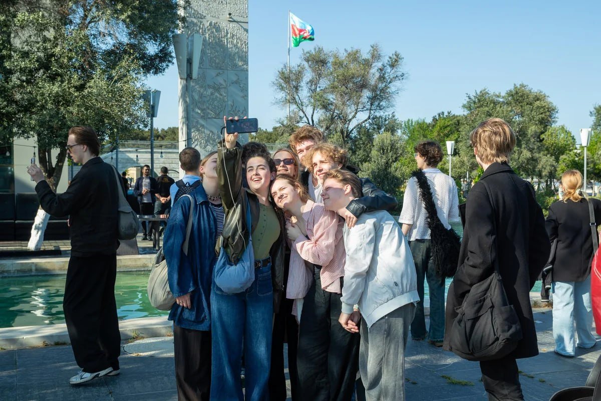 Ukraynadan 33 tələbə Azərbaycana gətirildi – FOTO - foto 1