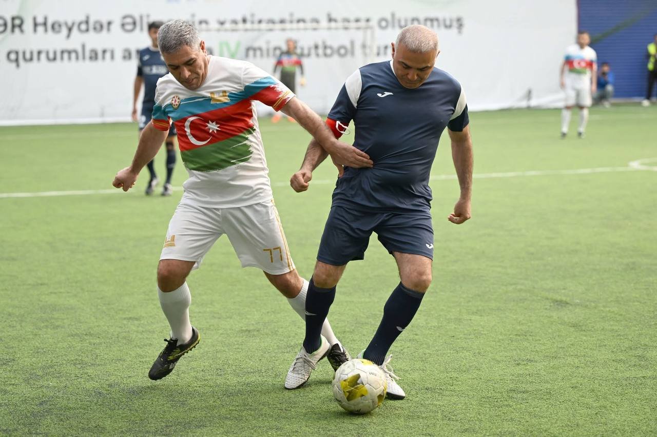 Nazirlər və deputatların futbol matçından yadda qalanlar – FOTO - foto 12