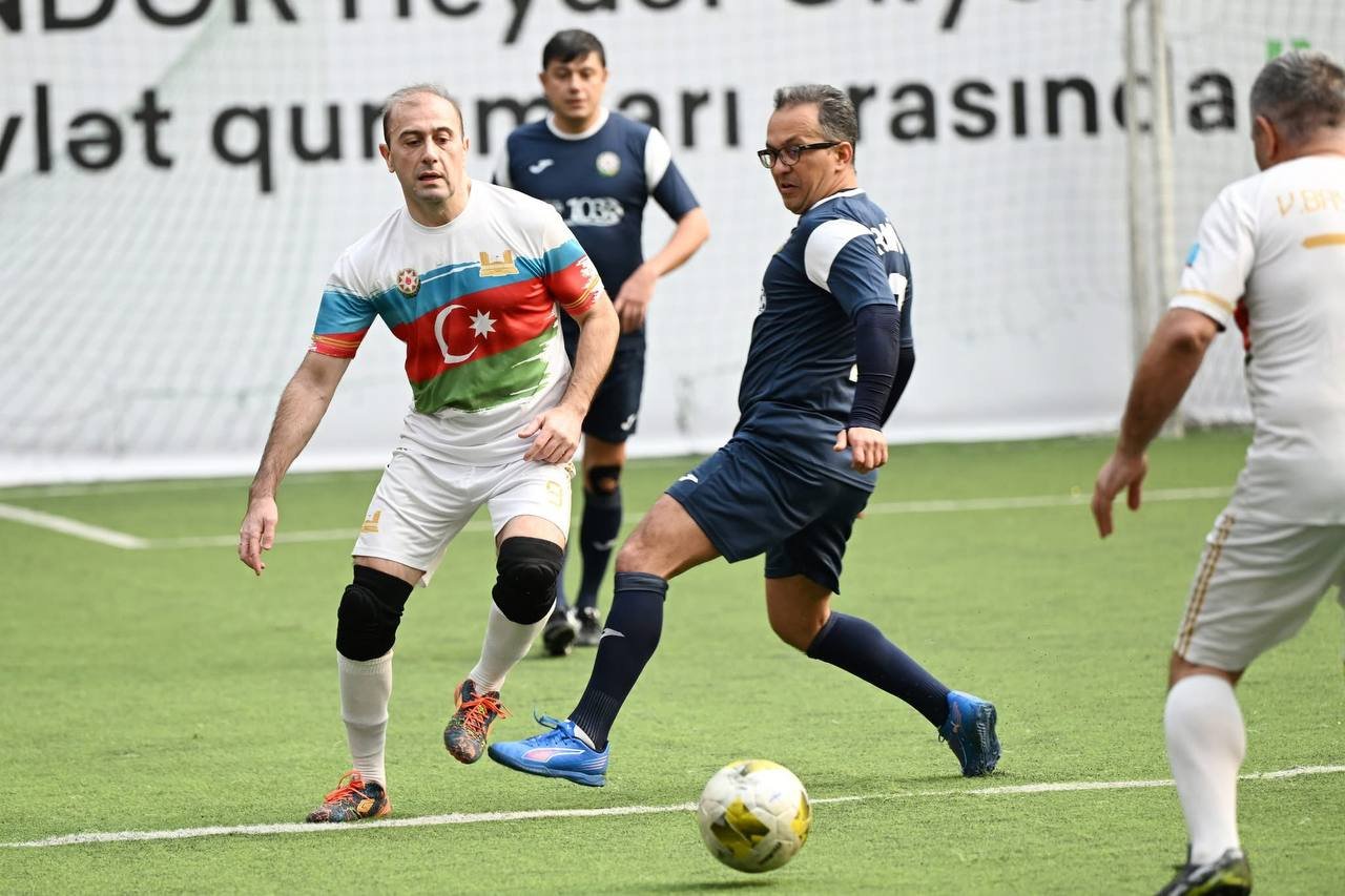 Nazirlər və deputatların futbol matçından yadda qalanlar – FOTO - foto 11