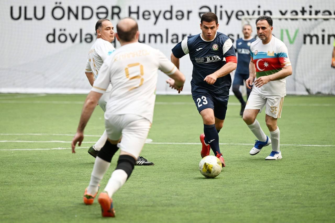 Nazirlər və deputatların futbol matçından yadda qalanlar – FOTO - foto 3