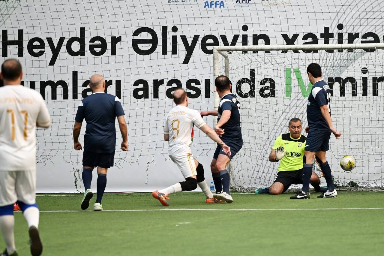 Nazirlər və deputatların futbol matçından yadda qalanlar – FOTO - foto 20