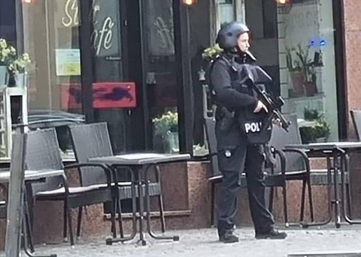 Almaniyada banka silahlı HÜCUM – Əməkdaşlar girov götürüldü – FOTO - foto 2