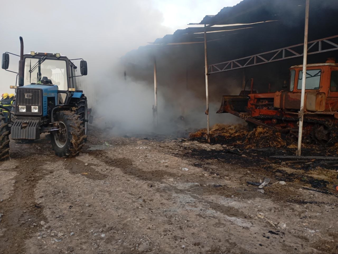 Fermerin 20 ton ot pressi yandı - FOTO/VİDEO - foto 4