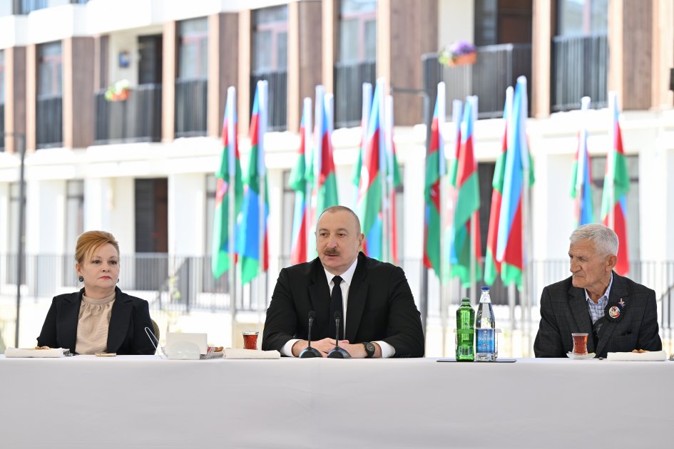 İlham Əliyev Zəngilandan dünyaya mühüm mesajlar ünvanladı: Köhnə gündəmə birdəfəlik son qoyuldu İlham Əliyev Zəngilandan dünyaya mühüm mesajlar ünvanladı: Köhnə gündəmə birdəfəlik son qoyuldu