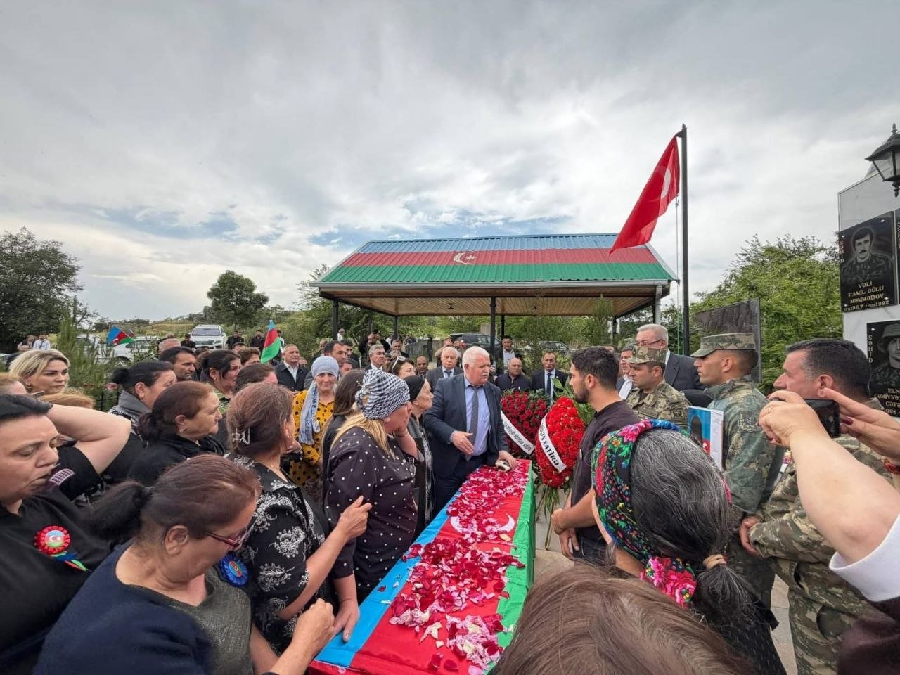 Birinci Qarabağ müharibəsində itkin şəhidləri torpağa TAPŞIRILDI - FOTO - foto 10