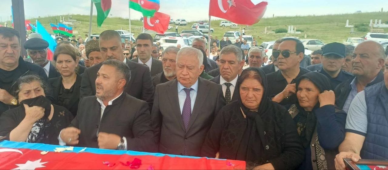Birinci Qarabağ müharibəsində itkin şəhidləri torpağa TAPŞIRILDI - FOTO - foto 1