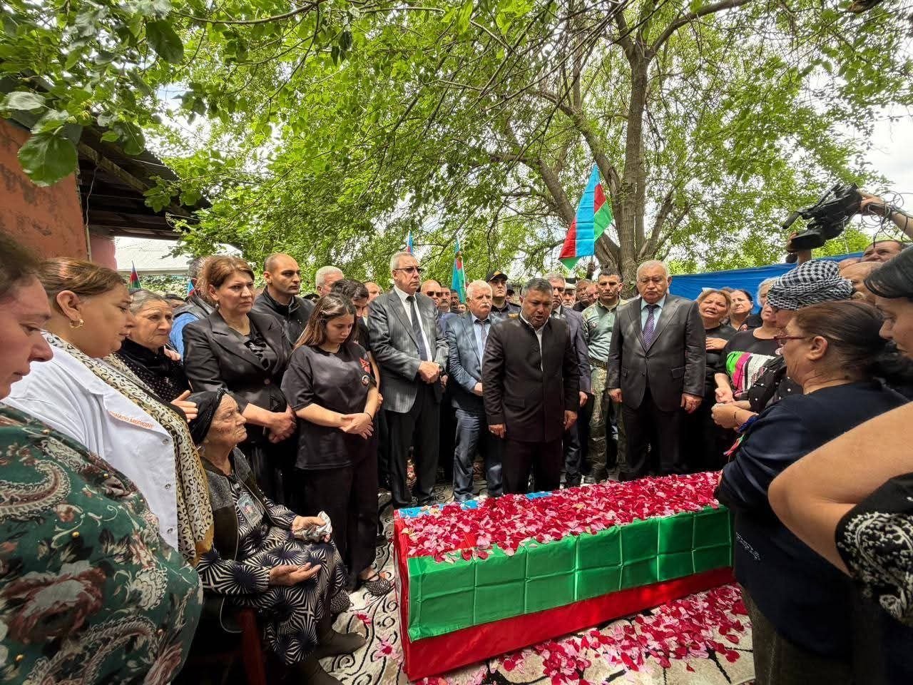 Birinci Qarabağ müharibəsində itkin şəhidləri torpağa TAPŞIRILDI - FOTO - foto 8