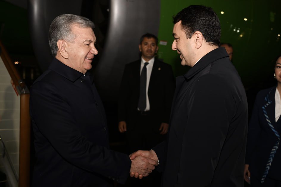 Şavkat Mirziyoyev Azərbaycana gəldi - FOTO