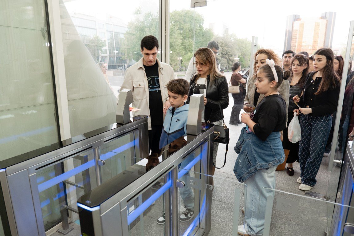 “Subway Azərbaycan” şəhid və qazi ailələrinin uşaqları üçün KVN gecəsinə səfər təşkil edib - FOTO - VİDEO - foto 2