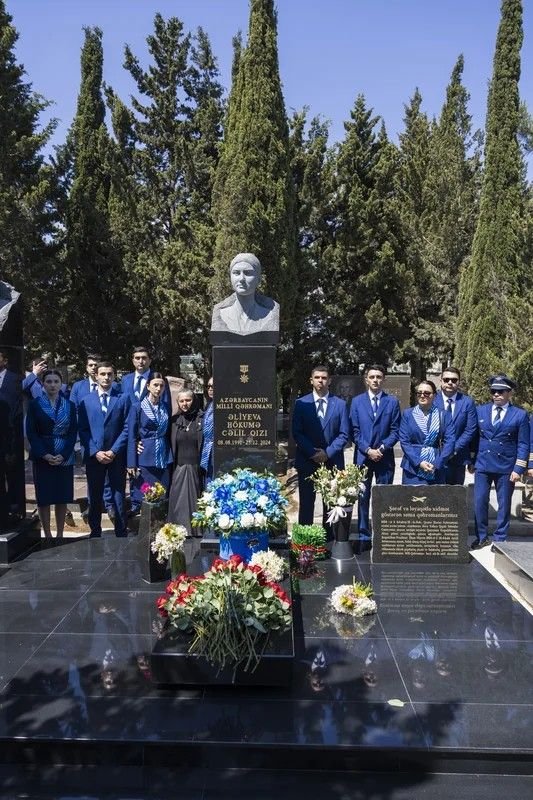 Milli Qəhrəman Hökumə Əliyevanın məzarı ziyarət edildi - FOTO - foto 4