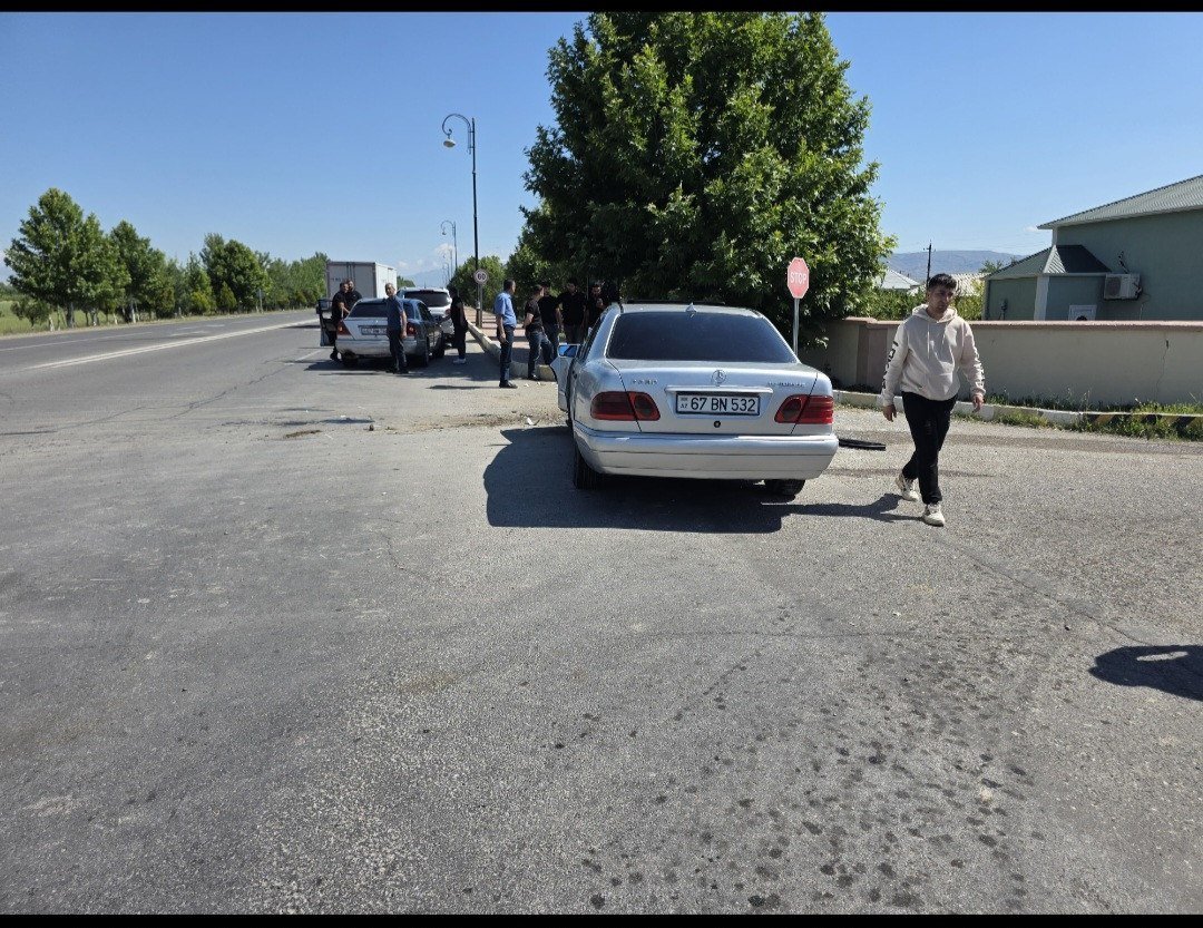 Naxçıvanda minik avtomobili avtobusla toqquşdu – 3 yaralı var – FOTO - foto 2