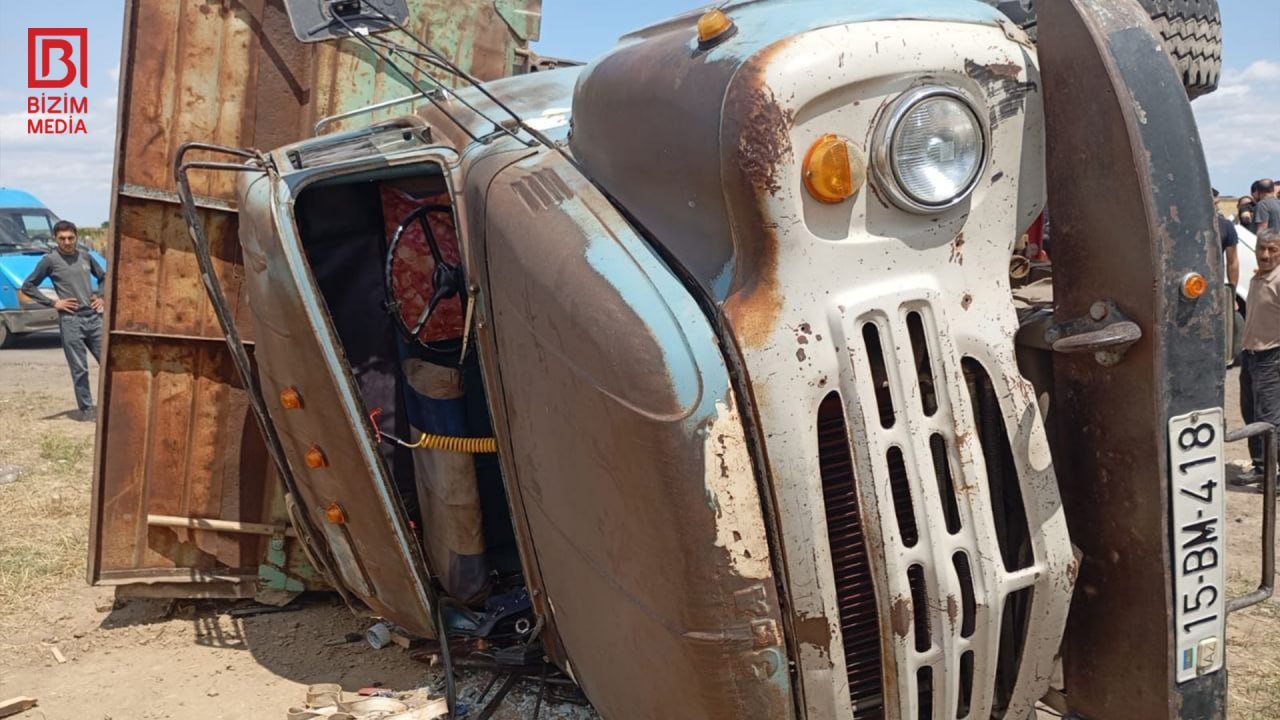 Cəlilabadda toy hazırlığına gedən şəxslər qəzaya düşdü: 5 yaralı var – FOTO - foto 1