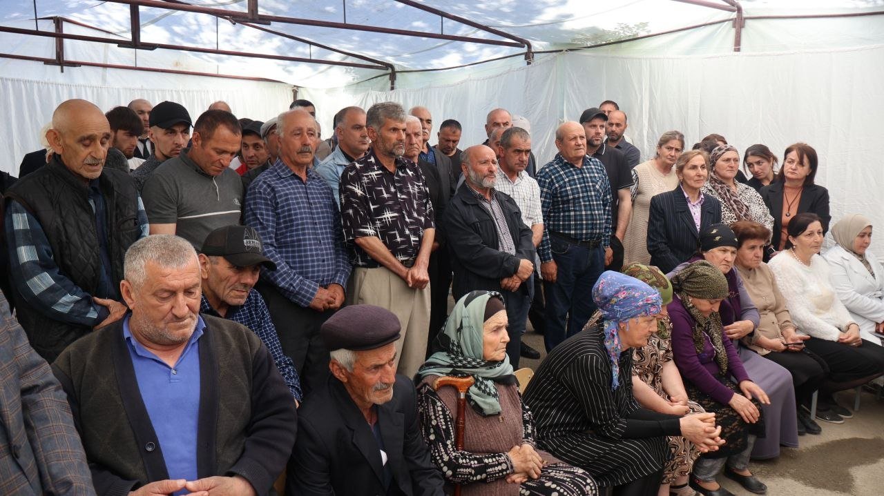 Qusarın icra başçısı Langi kəndində: müraciətlərdə yol təmiri, su, qaz problemi, tibb məntəqəsinin yaradılması var - FOTOLAR - foto 1