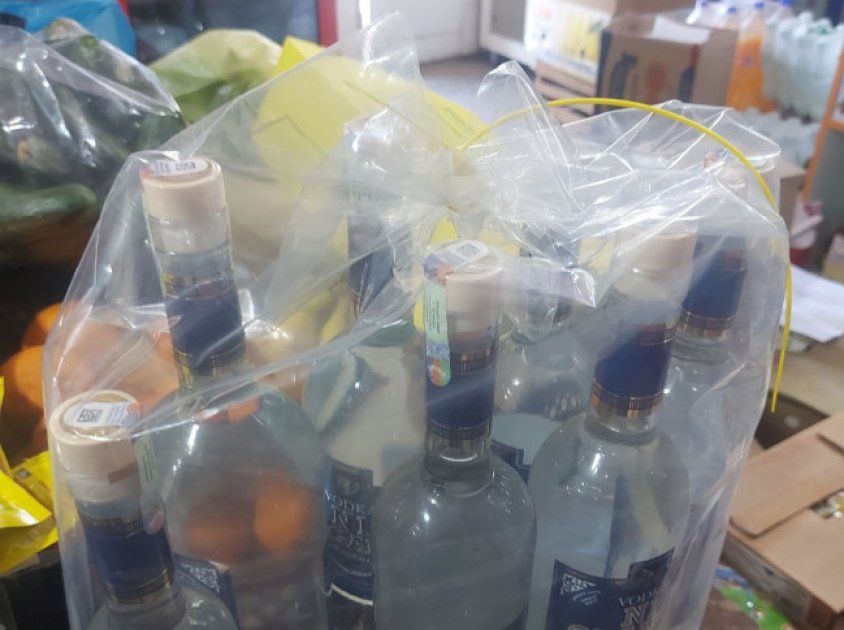 Bu marketdə istehlaka yararsız məhsullar aşkarlandı - FOTO - foto 2