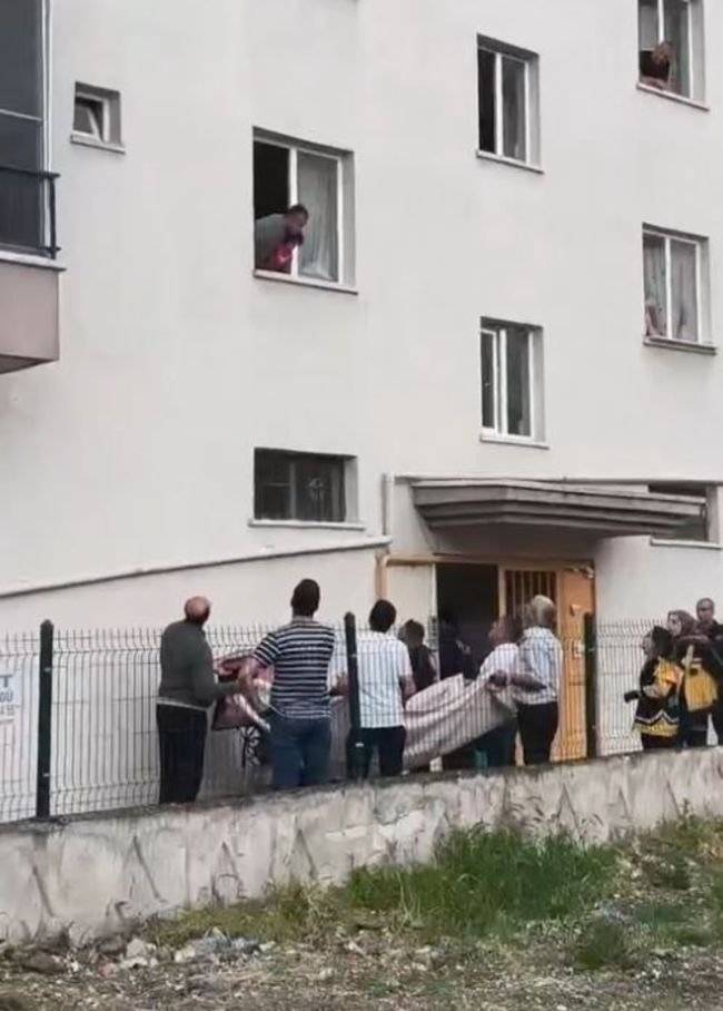 Türkiyədə ata 3 yaşlı qızını girov götürdü – FOTO - foto 1